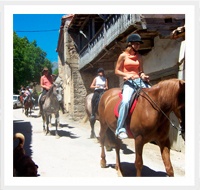 caballos y equitacion en el albergue paradiso de cantabria en familia