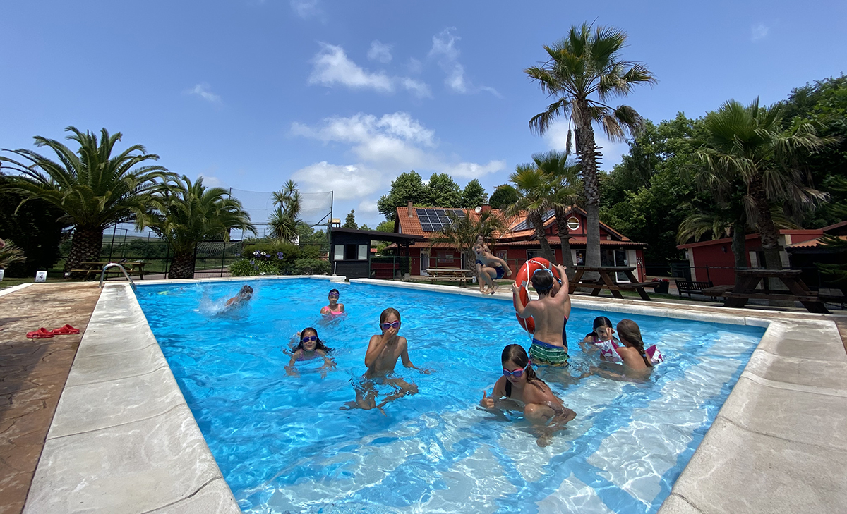 alojamiento albergue con piscina en cantabria