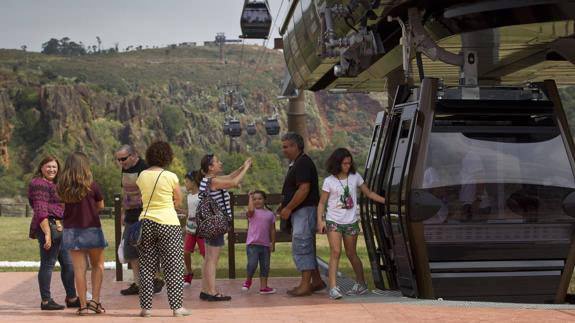 teleférico del parque de cabárceno en Cantabria