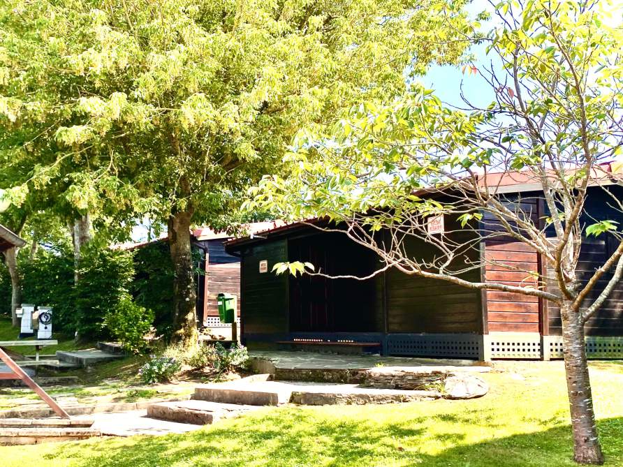 albergue con cabañas y bungalows