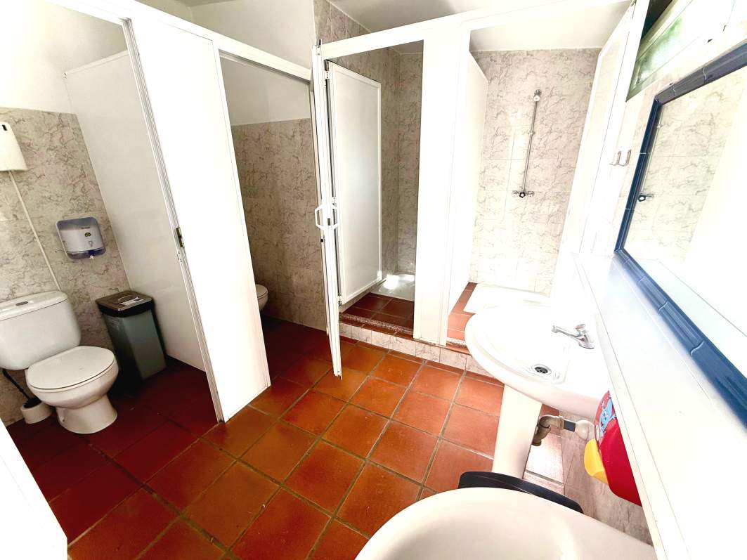 baños y duchas compartidos zona parking