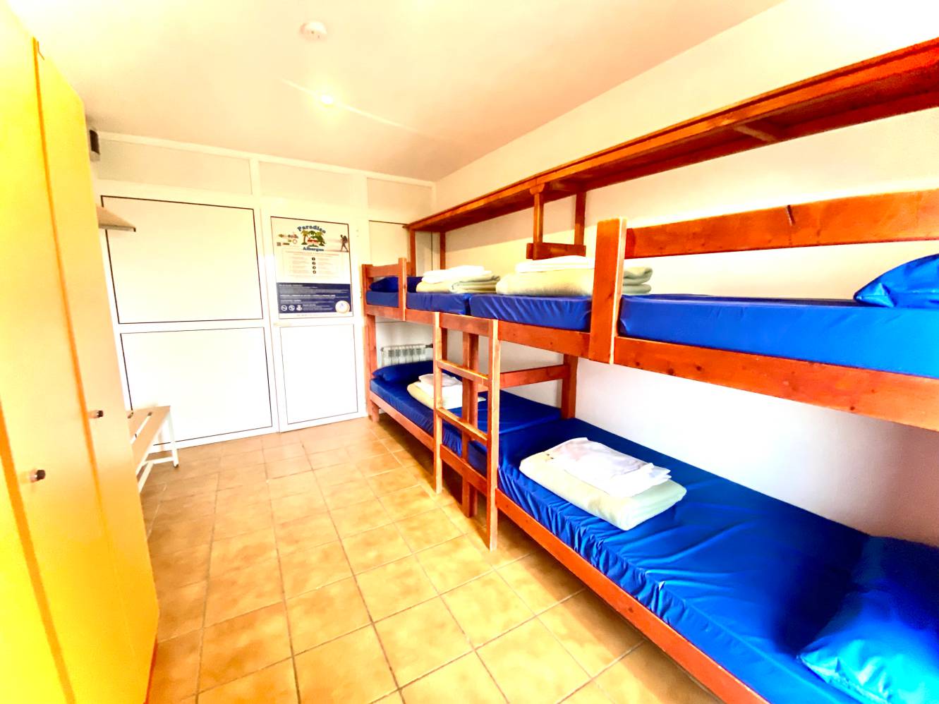 albergue paradiso habitación privada con baño
