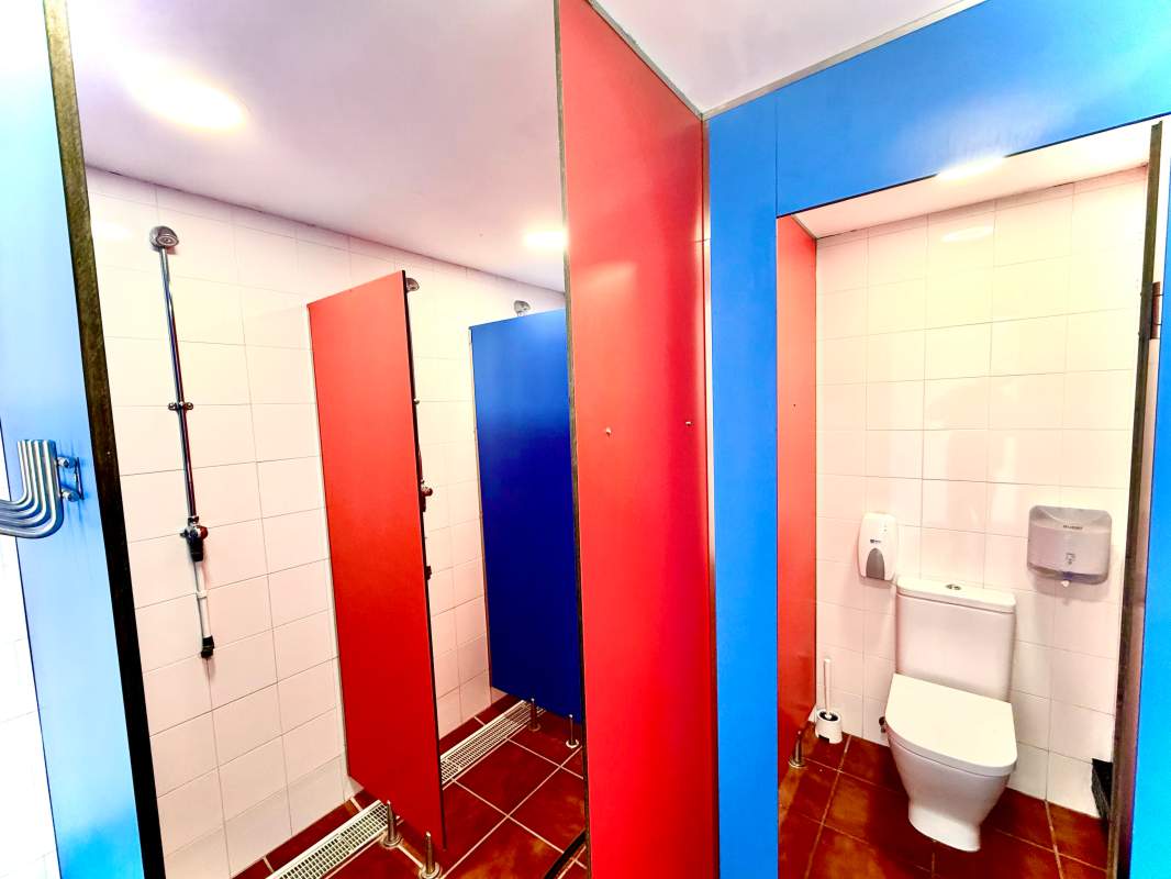 baños camping albergue exteriores Cantabria