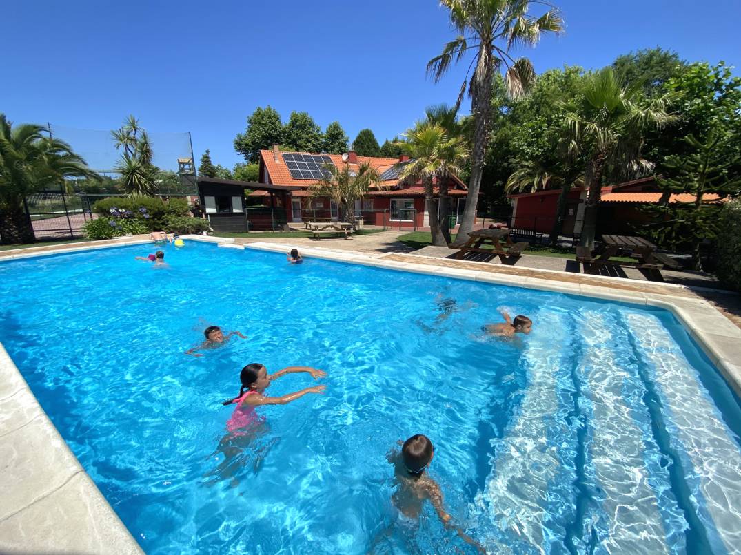 piscina grupos albergue paradiso